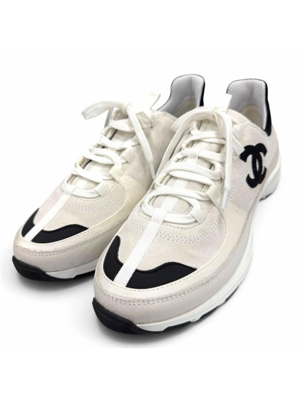 Chanel Suede Leather CC Logo Low-Top Sneakers White